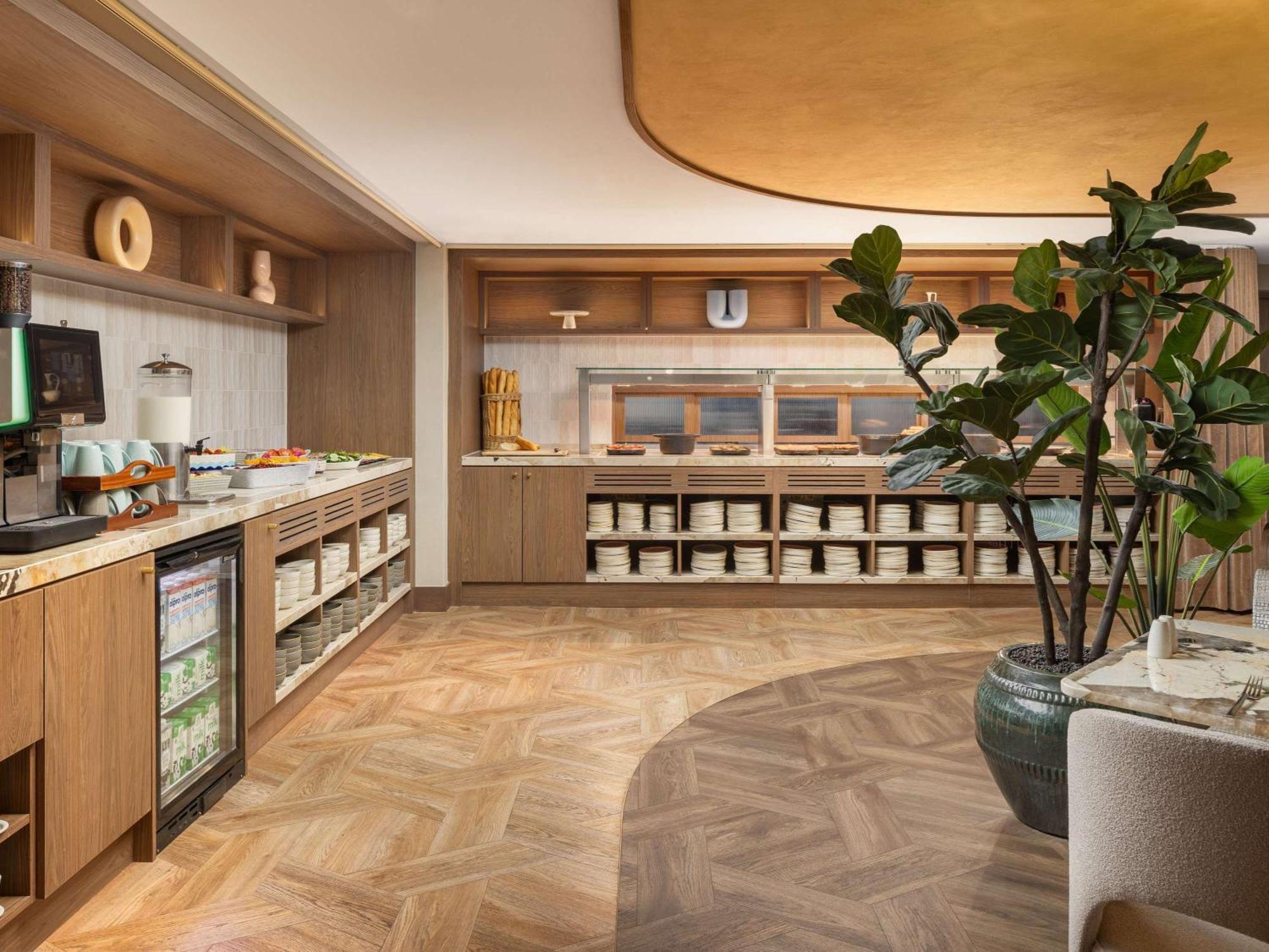 Mercure London Earls Court Екстер'єр фото