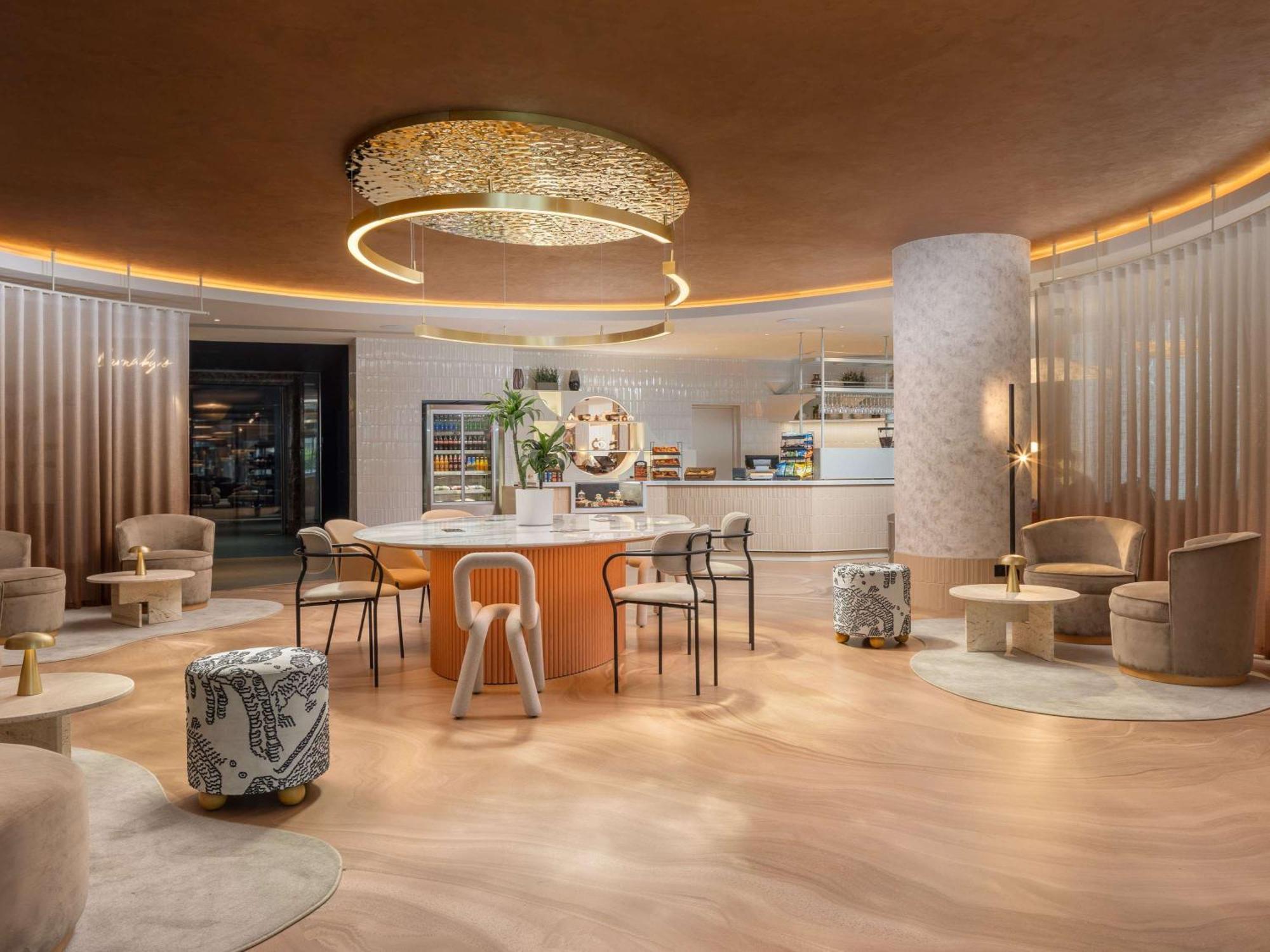 Mercure London Earls Court Екстер'єр фото
