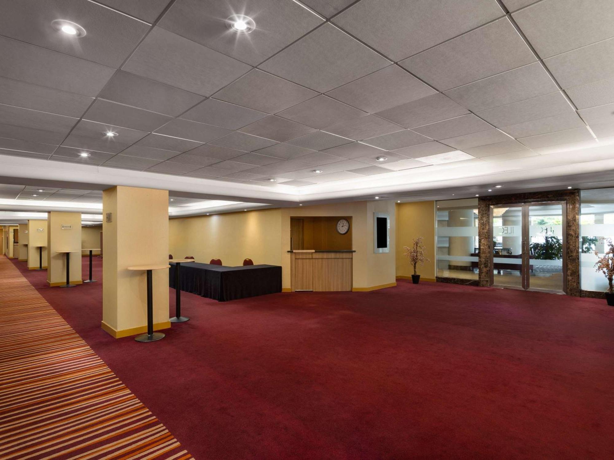 Mercure London Earls Court Екстер'єр фото