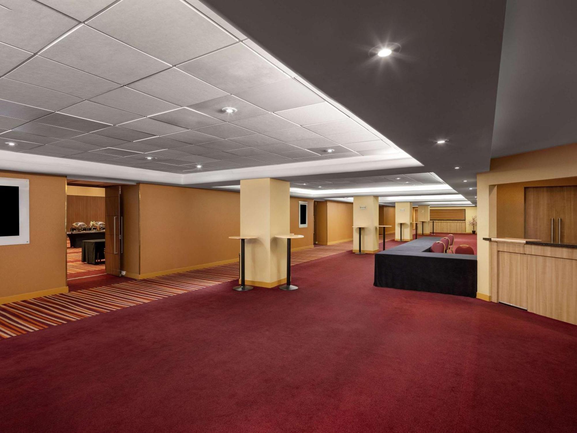 Mercure London Earls Court Екстер'єр фото